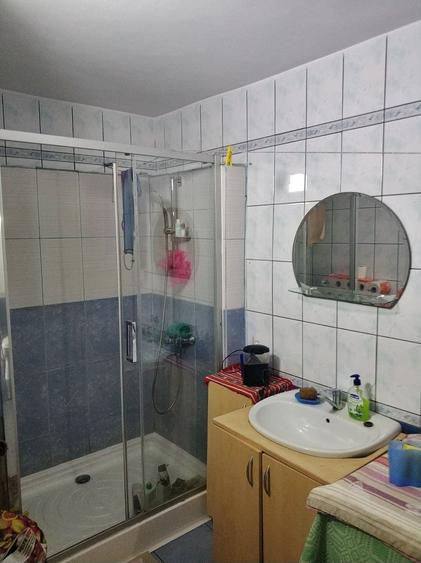 Km 4-5 - Casa renovata, situata in centrul cartierului - 12