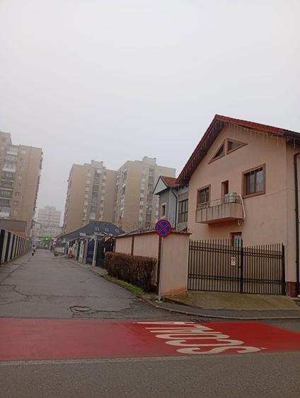 Casa cu 2 intrari zona 9 Mai | Parter comercial + etaj locuinta - 1