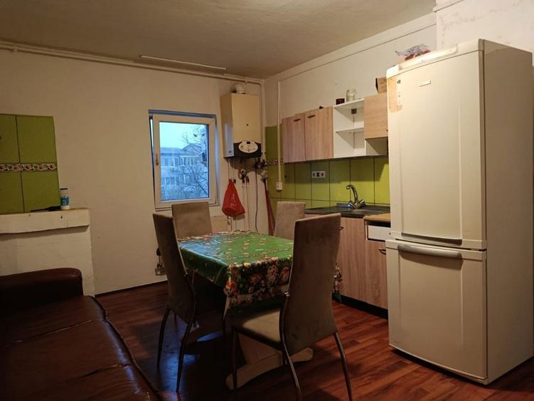 Propritar inchiriez apartament 2 camere - 1