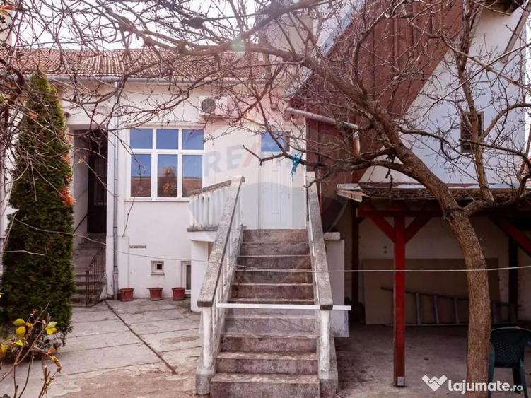 Apartament 4 camere spa?ioase, curte, zona Piata Catedralei - 9