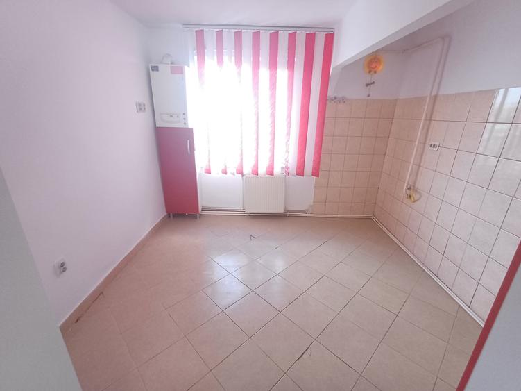 Vanzare  3 camere - Imobiliare MAXICONFORT - 6
