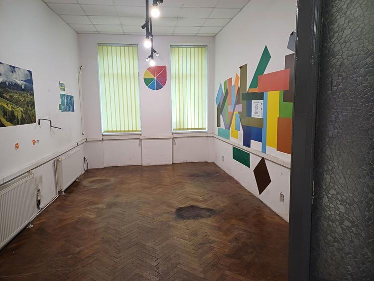 Vânzare apartament  pretabil cabinet,  birou 2 camere pe str.Horea - 1