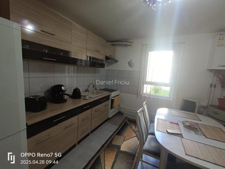 Apartament cu 3 camere si spatiu comercial de vanzare in Reghin str. Fagarașului