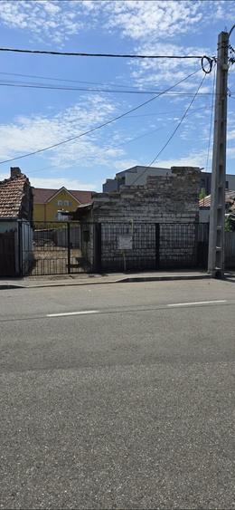 Teren cu casa batraneasca langa bulevardul 1 mai - 2