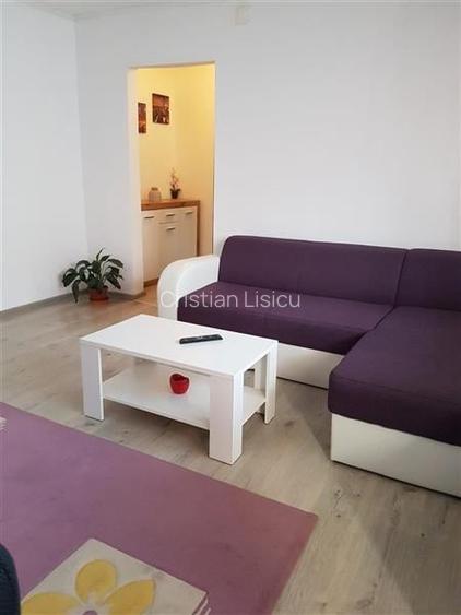 Apartament 3 camere,etaj 2, semidecomandat, renovat, zona ?mbovi?a Apartament 3 camere,etaj 2, semidecomandat, renovat, zona ?mbovi?a
