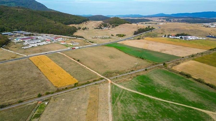 FILM! 60.000 mp, teren intravilan, acces la DN1, Codlea, Brasov - 6