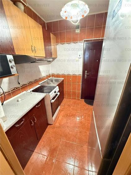 Centru Civic Patria garsoniera (camera cu baie si bucatarie) mobilata - 4