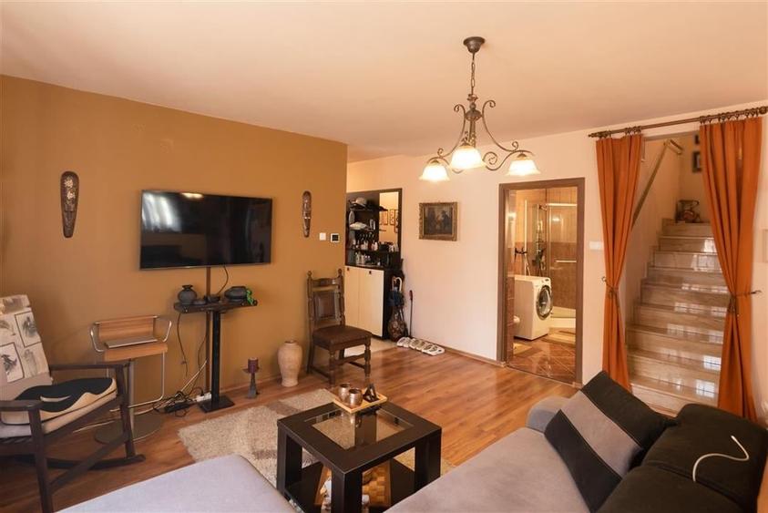 Casa P+M cu 4 camere+living+loc de luat masa in Santion - 8