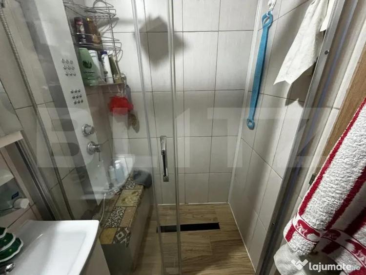 Apartament de vanzare, cu 3 camere, 48 mp, zona Micro 14 - 2