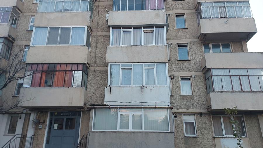 Vand apartament cu o camera, 30m2 utili, etaj 1 - 4