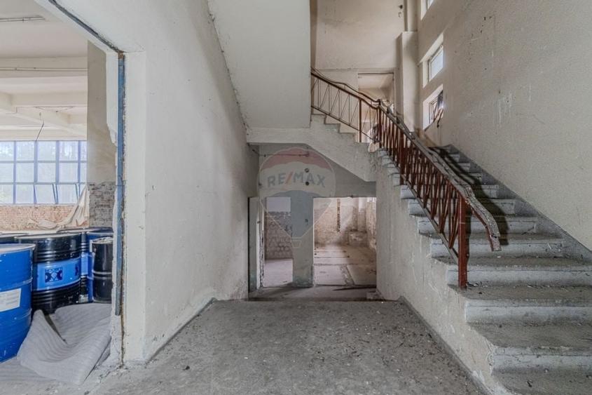 Spatiu industrial de 2060mp cu teren de 3358mp de vanzare Str Turnului - 38