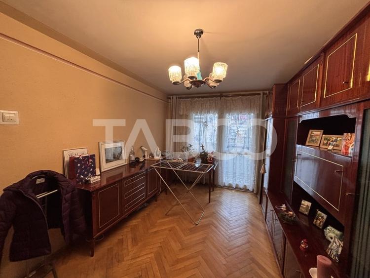Apartament cu 3 camere decomandat, mobilat în Valea Aurie