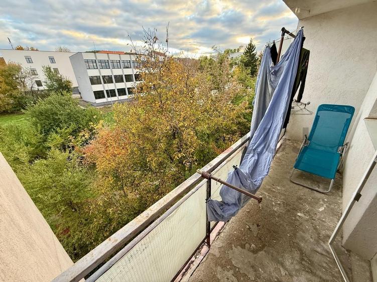 Apartament cu 4 camere semidecomandat, mobilat în Mănăștur
