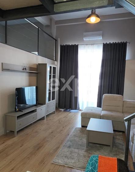 Apartament cu 3 camere semidecomandat, mobilat în Central