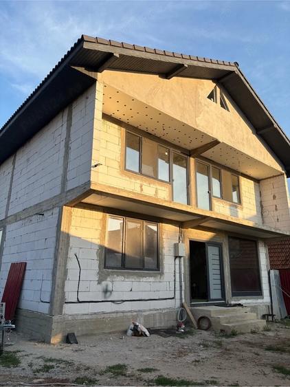 Casă cu 3 camere cu Teren 2880 Mp în Budieni
