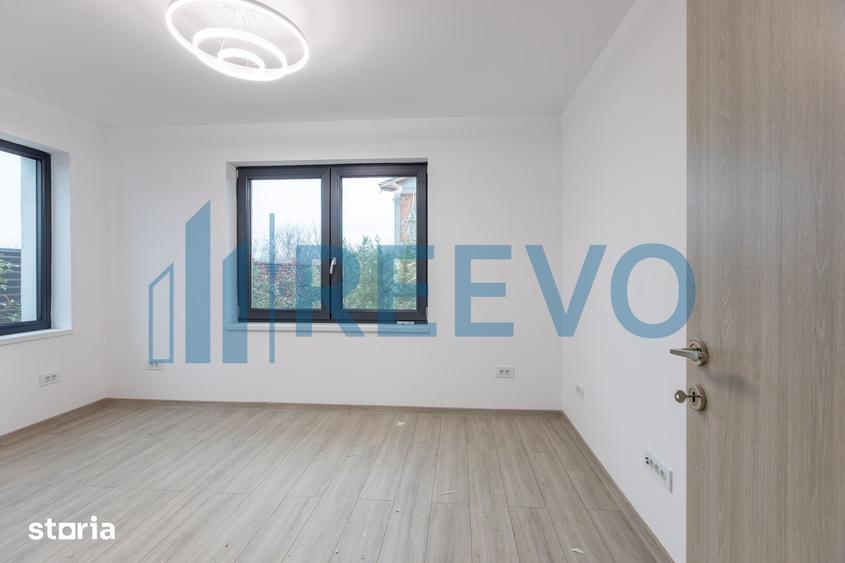 Casă cu 5 camere cu Teren 400 Mp în Gherăiești