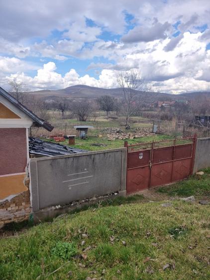 Casă cu 3 camere în Ghioroc