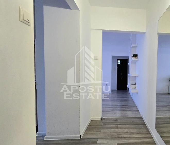 Apartament cu 3 camere semidecomandat, mobilat în Central