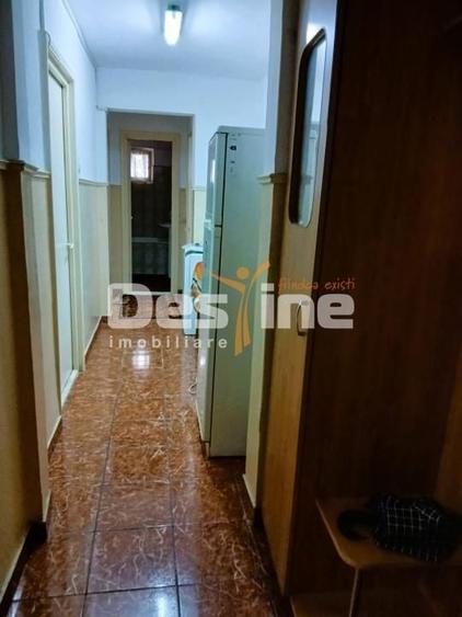 Apartament cu 3 camere decomandat, mobilat în Central