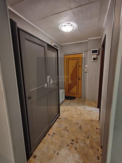 Apartament cu 3 camere semidecomandat, mobilat în Brâncoveanu