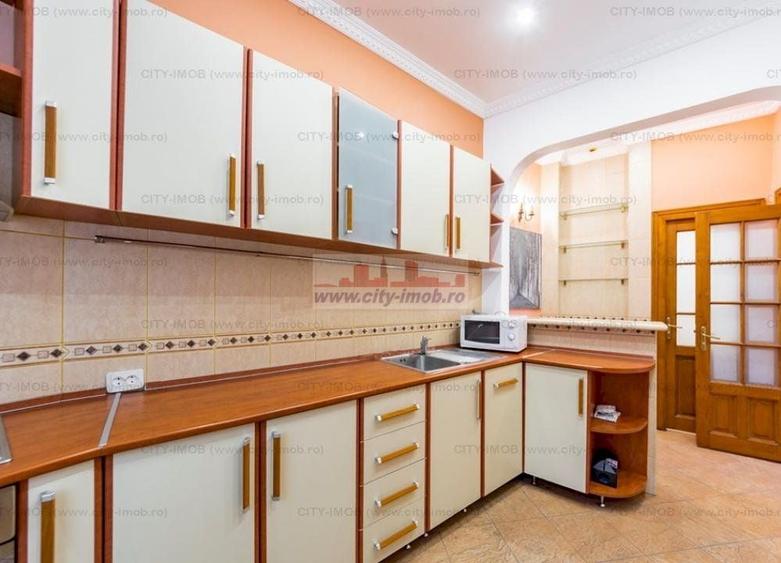 Casă individuală cu 5 camere decomandat cu Canalizare în Dorobanți