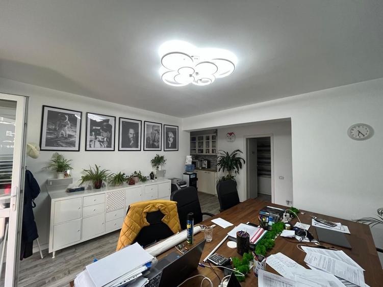 Birou, de 62 mp, în Central