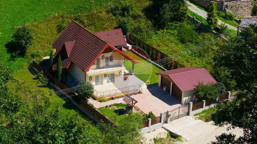 Casă individuală cu 4 camere cu Teren 853 Mp în Cheia