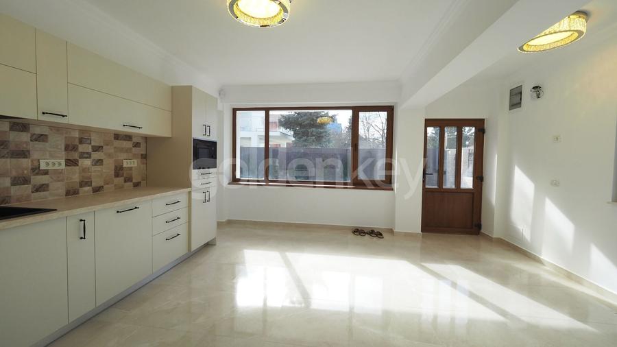 Casă individuală cu 5 camere cu Canalizare în Pipera