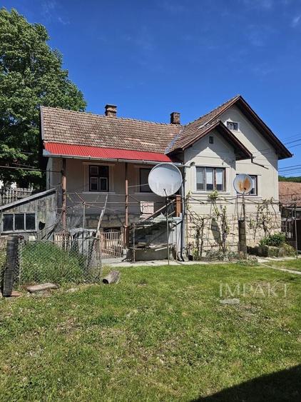 Casă individuală cu 3 camere cu Teren 3000 Mp în Petrindu