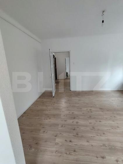Apartament cu 3 camere semidecomandat în Câmpia Turzii