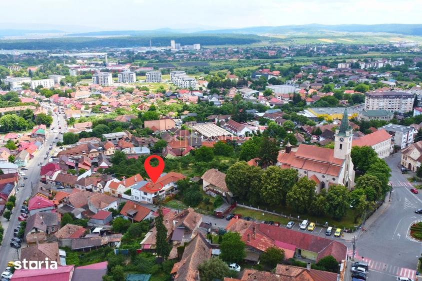 Casă cu 9 camere cu Teren 336 Mp în Central