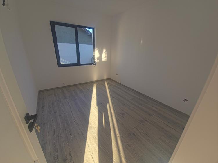Casă cu 5 camere cu Teren 210 Mp în Valu lui Traian