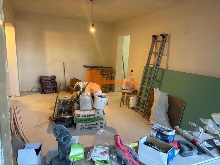 Apartament cu 3 camere semidecomandat în Lacul Tei