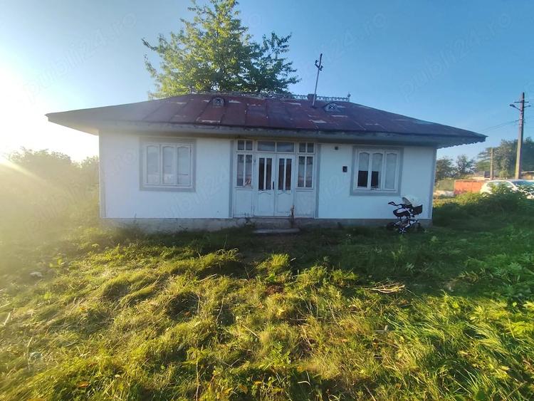 Casă cu 2 camere cu Teren 1000 Mp în Tudora
