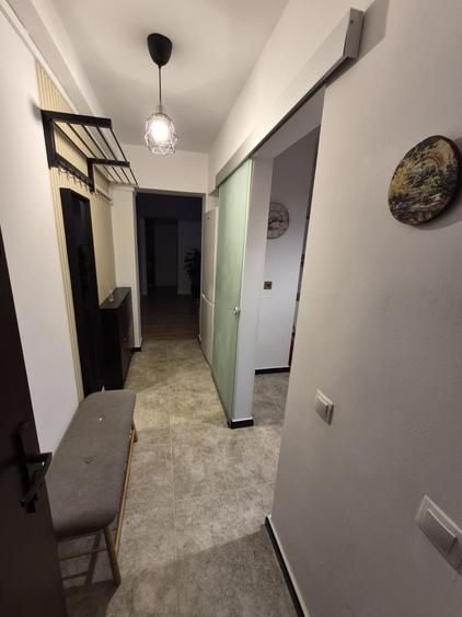 Apartament cu 3 camere semidecomandat în Central