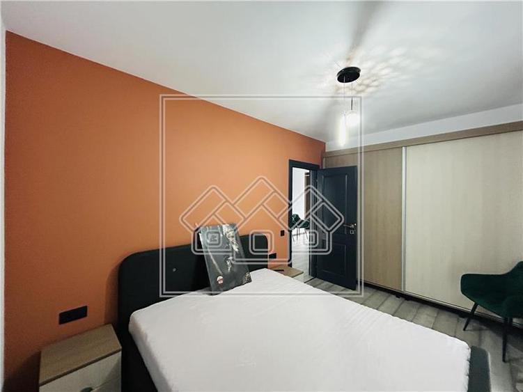 Apartament cu 3 camere nedecomandat, mobilat în Exterior Sud