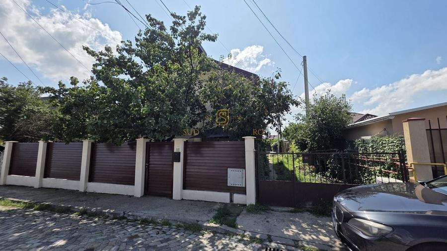 Casă individuală cu 4 camere cu Canalizare în Central