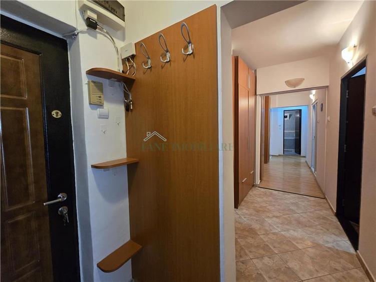 Apartament cu 3 camere decomandat, mobilat în Brâncoveanu
