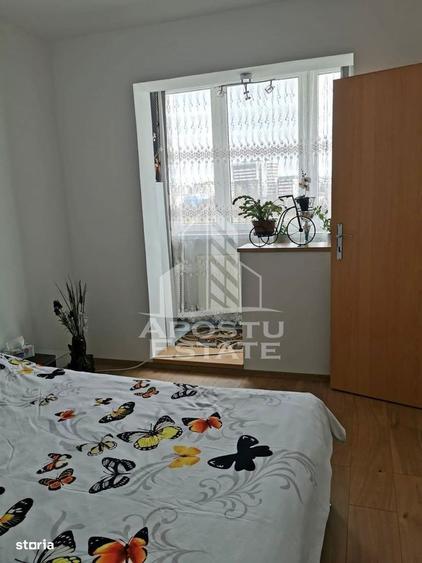 Apartament cu 3 camere semidecomandat, mobilat în Girocului