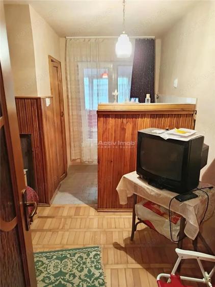 Apartament 2 camere in zona centrala Moldova Noua - 10