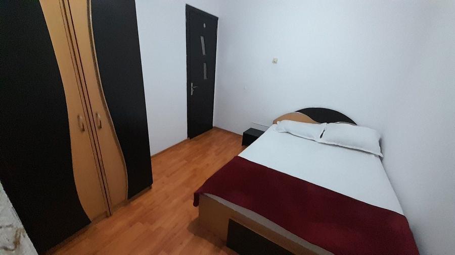 Ofer spre inchiriere apartament 2 camere central decomandat - 1