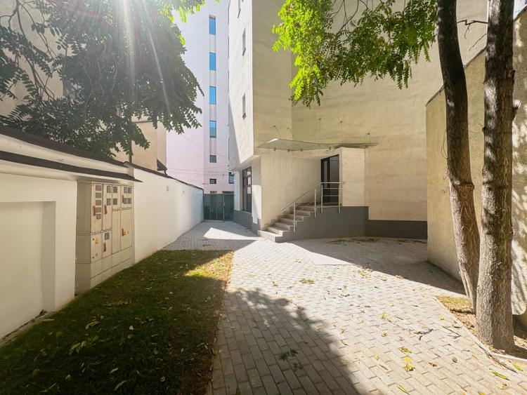 Bloc integral in Piata Unirii. Pretabil pentru Hotel, Clinica Medicala, birouri - 4