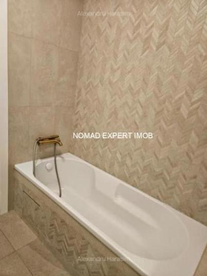 Apartament cu 3 camere în P-ța Victoriei