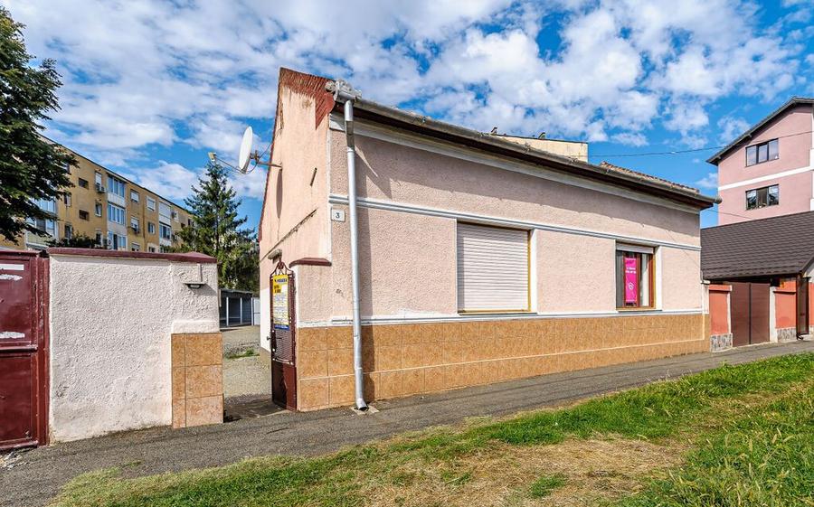 Ocazie Casa de caramida pe strada Plopilor in Vlaicu Comi... - 1