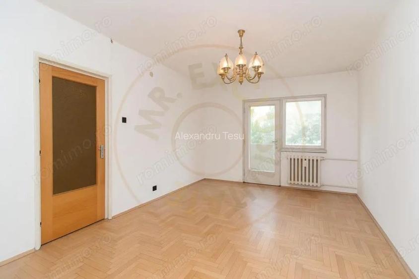 Apartament 3 camere, Craiovei Etaj 1, bloc 1993 Apartament 3 camere, Craiovei Etaj 1, bloc 1993