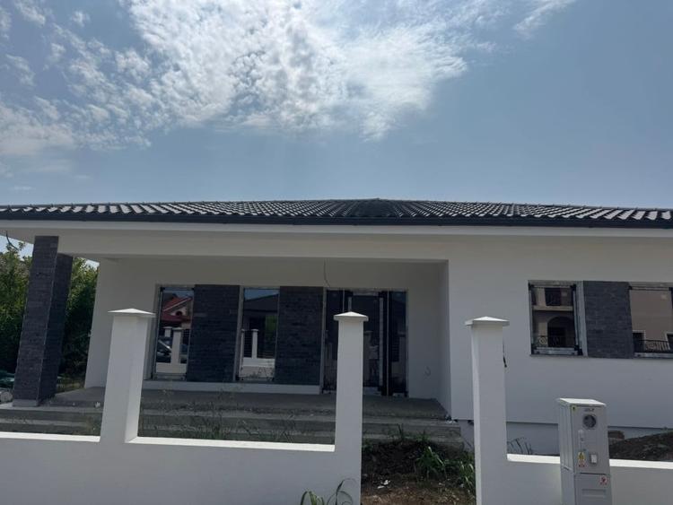 CASA LA SOL CUMPANA | TOATE UTILITATILE | 3 DORMITOARE |CURTE GENEROASA - 12