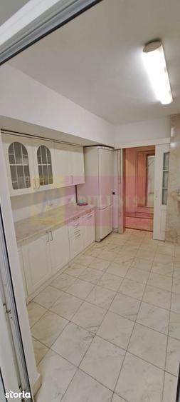 Apartament pe bd Decebal, stradal, - 1