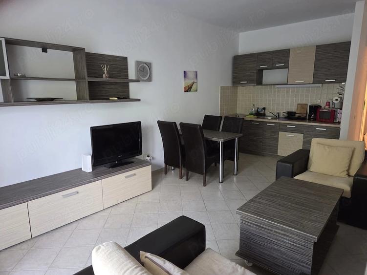 Apartament cu 2 camere semidecomandat, mobilat în Central