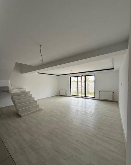 Triplex bine compartimentat, 5 camere si loc de parcare - 12