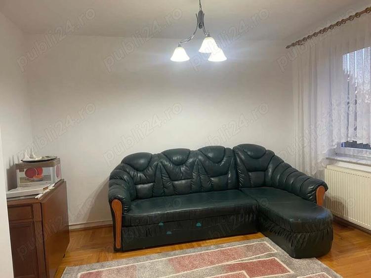 Florilor,3 camere semidecomandat, etaj 4, dormitor,2 bai, balcon, apart. mobilat si utilat,300 euro - 9